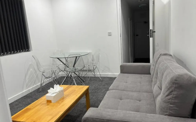 1 Bed Flat - Sleeps 2 - Parking - Wifi