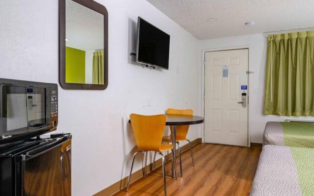 Motel 6 Fresno, CA - Yosemite Hwy