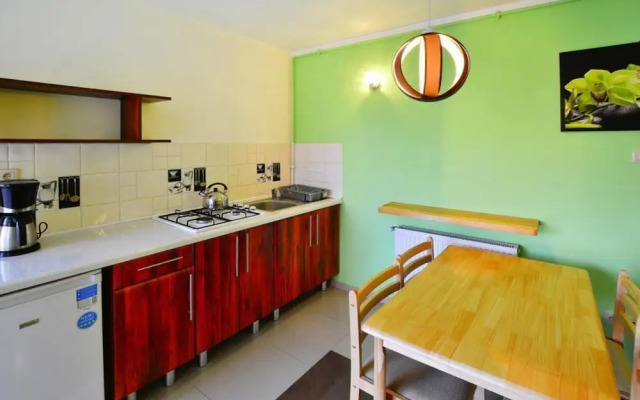 Spacious Holiday Home With Private Garden