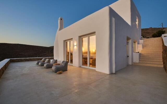 Private Villa Beachfront 30steps to Alemagou Beach