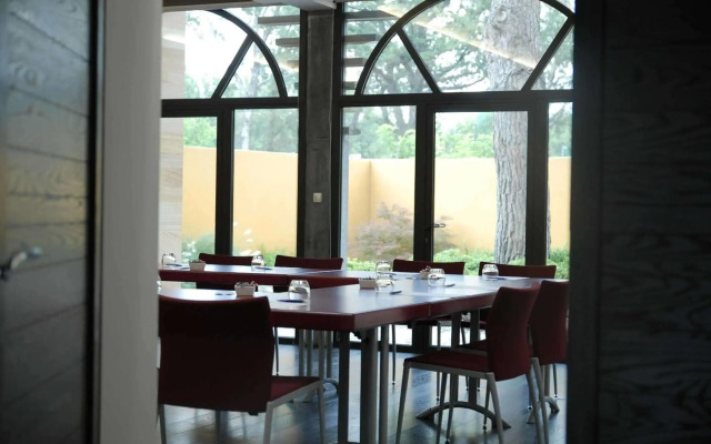 Best Western Plus Le Lavarin