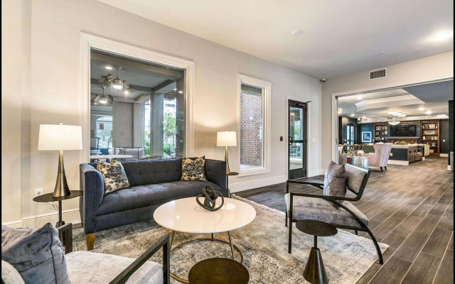 Pelicanstay At NOLA Mid City