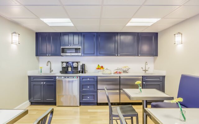 Winthrop Beach Inn and Suites Boston Logan Airport