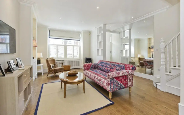 Stunning Recently Renovated 3 Bedroom Home Fuham - Munster Village