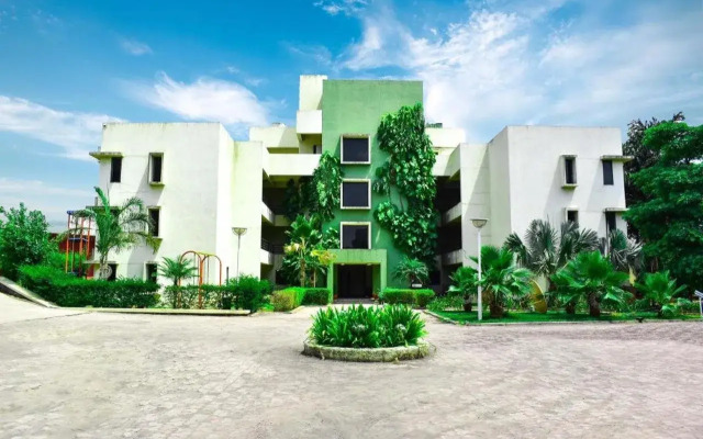 Camel Valley Resort