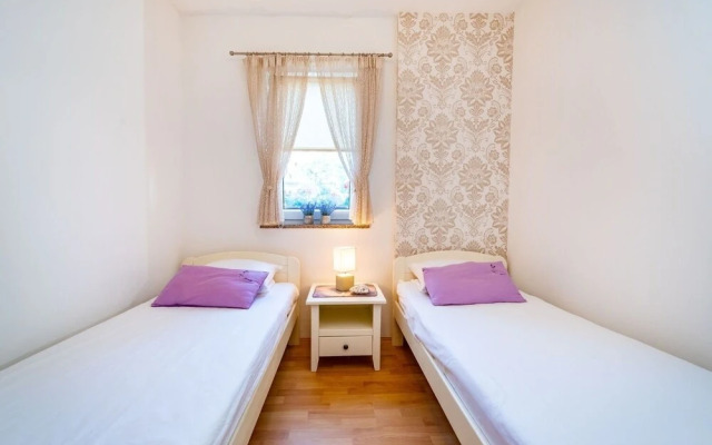 San - Comfortable and Great Location - A1