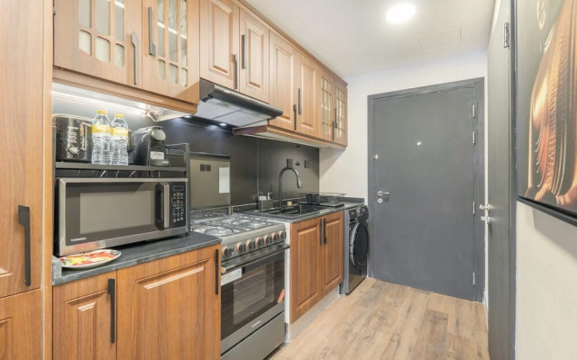 Extravagant Studio Stay for 2 in JVC