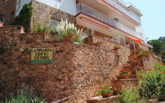 319 - Apart. Estoril