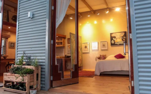 Quirky Eco-Friendly Artist Studio (Sea Views)