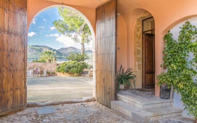 Historical house Mallorca pool wifi aircon/heat sleeps 12-14