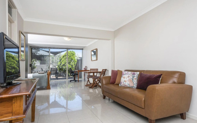 Studio 3 - ground floor Fremantle apartment