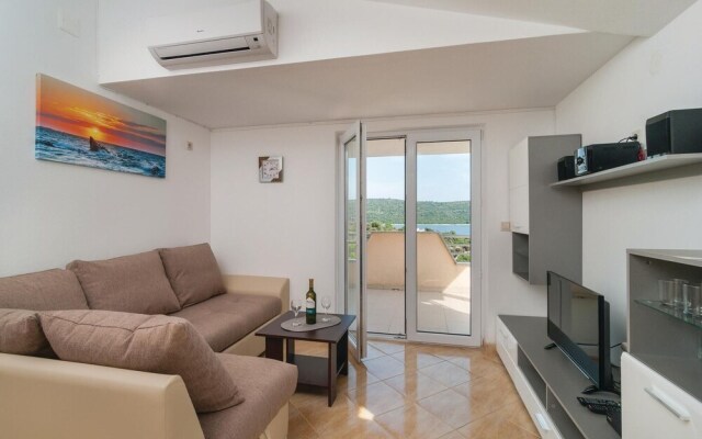 Beautiful Home in Sevid With Wifi and 4 Bedrooms