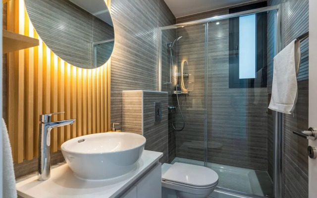 Beachcomber 2-BR Apartment in Larnaca