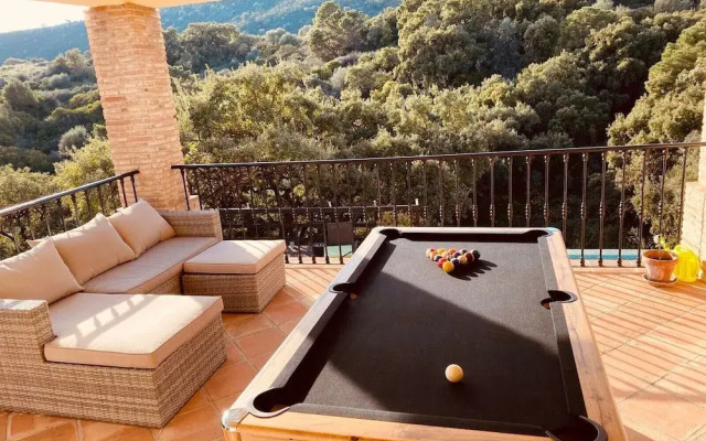 Luxury Villa With Stunning Views in Estepona