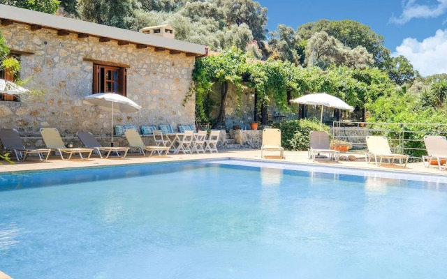 Inviting Villa In Palaiochora With Sea And Mountain Views