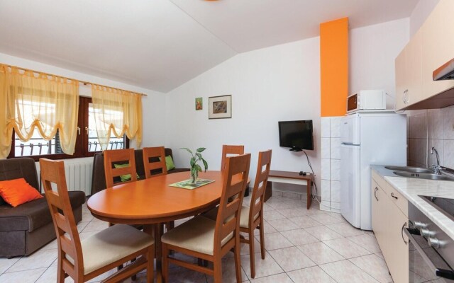 Nice Home in Podstrana With Wifi and 2 Bedrooms