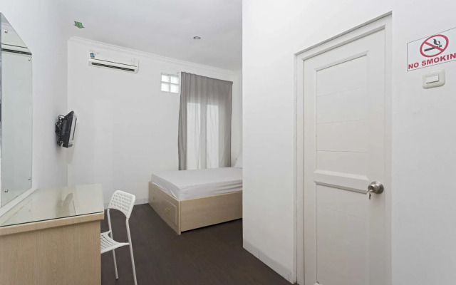 RedDoorz near Lottemart Fatmawati