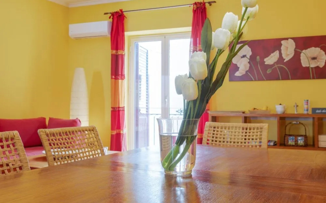 Maqueda Balcony Apartment