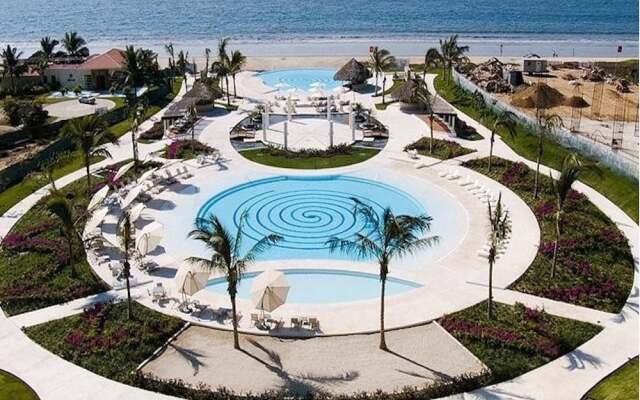 Unlimited Luxury Villas - Del Canto Condo