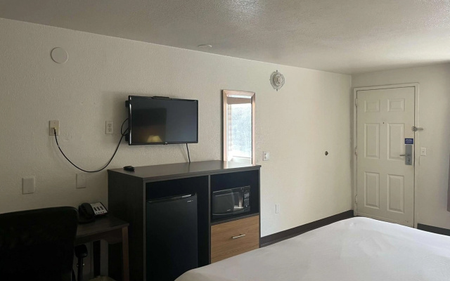 Motel 6 Cross Lanes, WV - Goff Mountain Rd