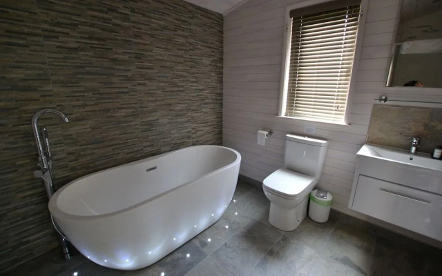 The Chiltern Lodges at Upper Farm Henton