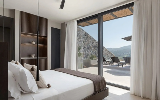 Neromai Cave Luxury Villas