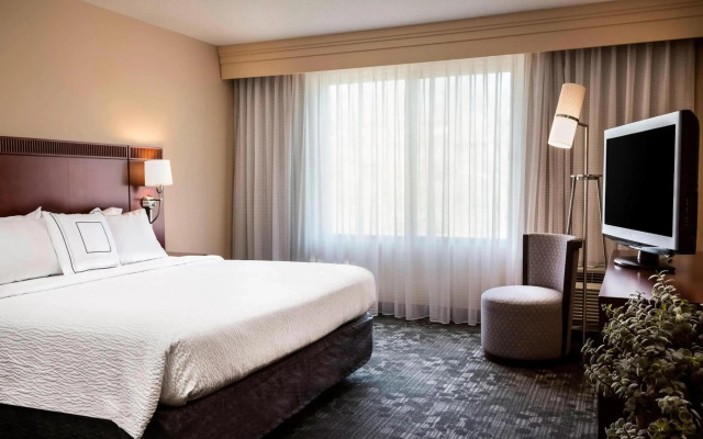 Courtyard by Marriott Kansas City Shawnee
