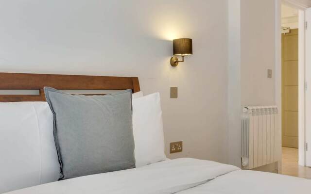 Spacious 1 Bed Near Tube in East London