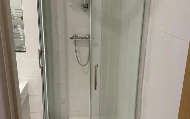 Newly refurbished flat in camberwell, london