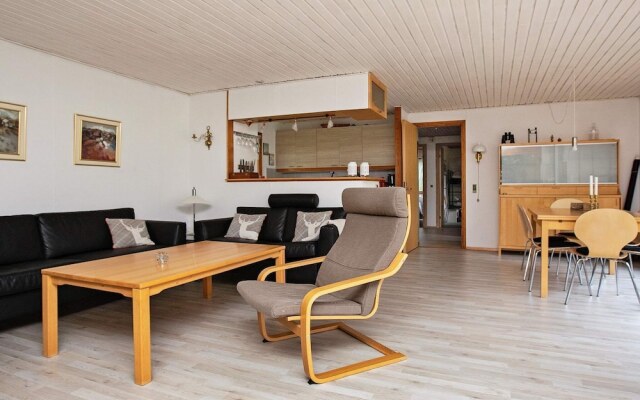 Relaxing Holiday Home in Højby Near Sea