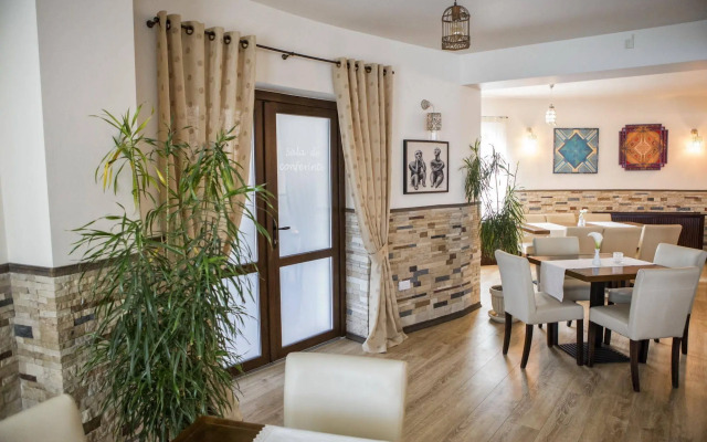 Armonia by Aristocratis