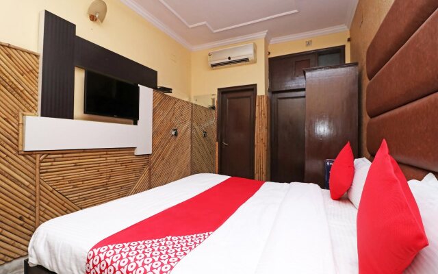 Pooja Hotel By OYO Rooms