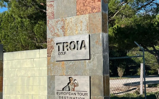 Tr ia Beach Pool Golf Villa