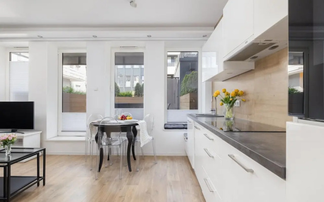 Black & White Szczecin by Renters