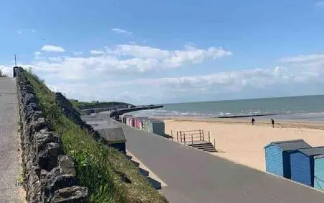 Beach Retreat, Stones Throw Away from Beach