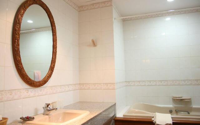 NT Place Sukhumvit Suites
