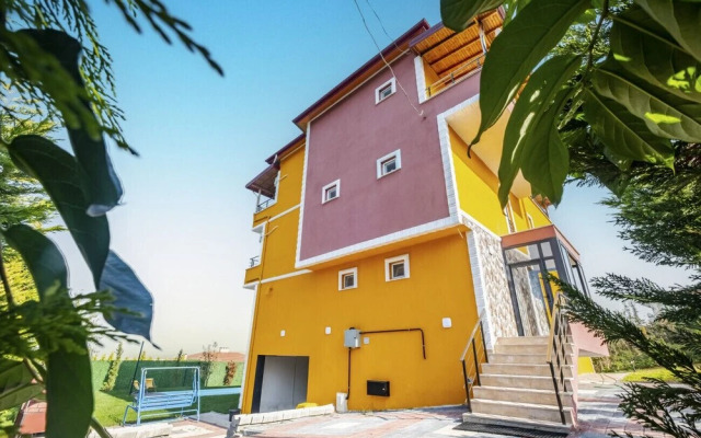 Villa With Private Pool and Garden in Kartepe