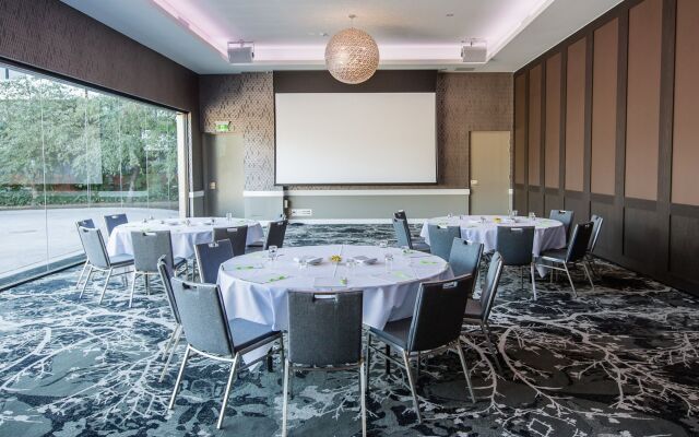Holiday Inn Warwick Farm by IHG