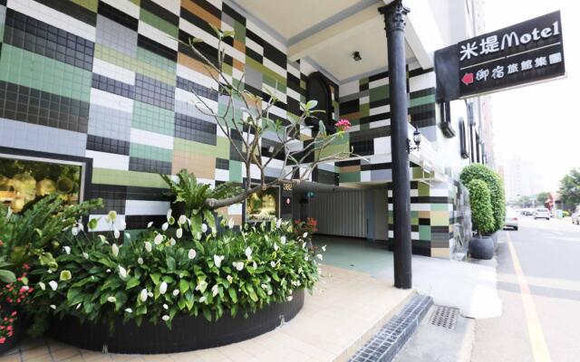 Midi Motel Tainan Branch