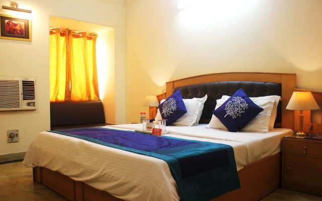 OYO 439 Hotel Queens Inn