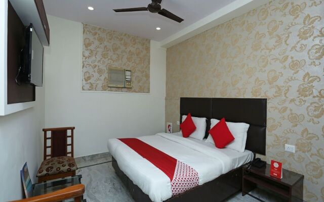 OYO 14674 Hotel Raj Mahal Inn