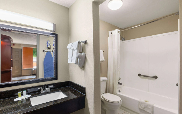 Days Inn by Wyndham Knoxville East