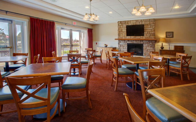 Rivertide Suites Hotel