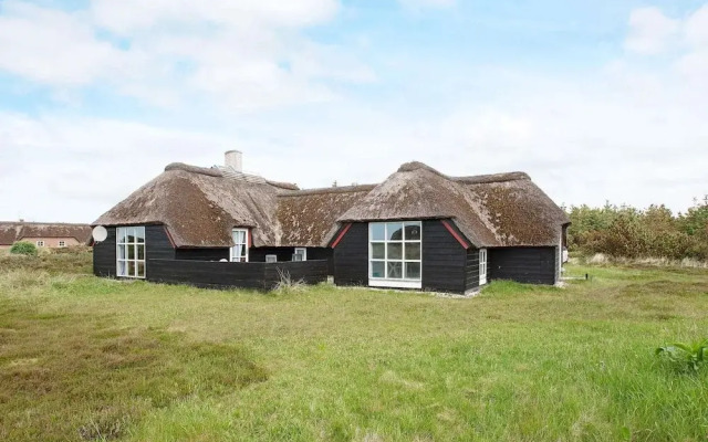 10 Person Holiday Home in Blavand