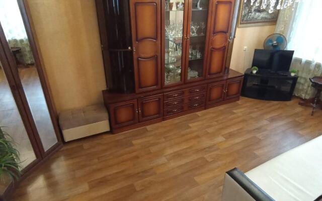 Погостим на улице Адоратского 6