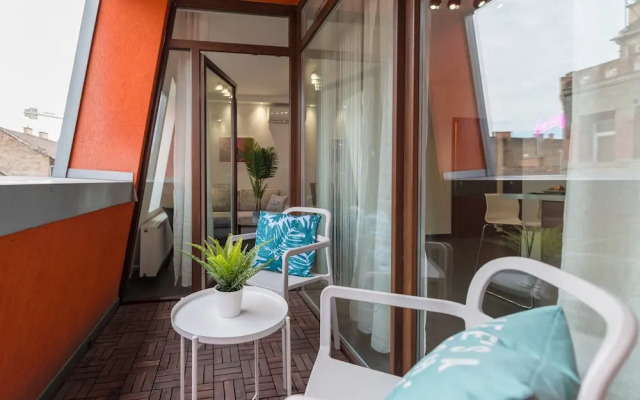 Miami Vice Apartment with Balcony