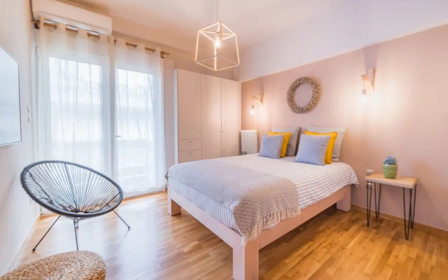 Brand new apartment touching Acropolis