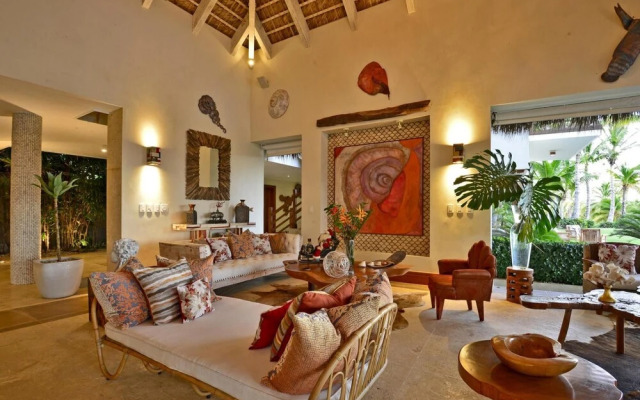 Ocean View 5-bedroom Fully Staffed Tropical Villa