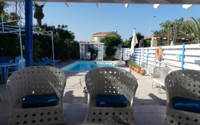 Greek Island Style 2 Bedroom Villa With Pool