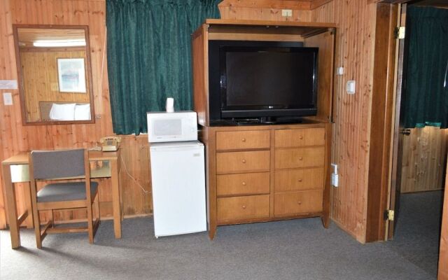 Green Acre Motel by OYO Near Rush County Airport